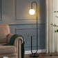 Lampadaire LED moderne avec base marbrée et abat-jour givré pour un éclairage élégant.