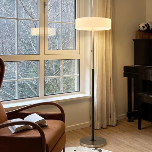 Lampadaire antique français LED, idéal pour salon et chambre avec un design luxueux et élégant.